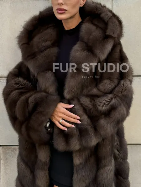 Удлиненная шуба из меха куницы с капюшоном - фото 3