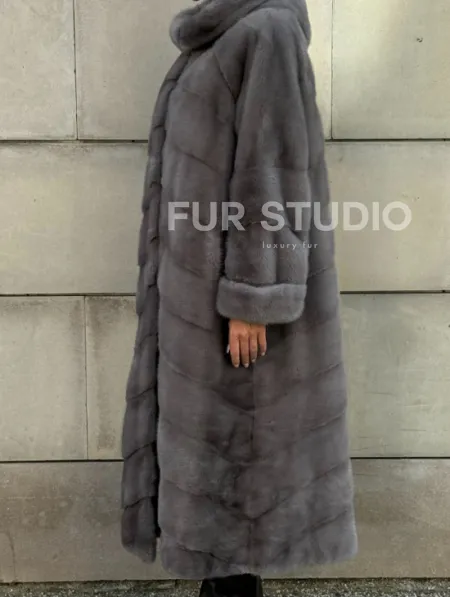 Шуба в диагональной выкладке меха норки, графит грей с капюшоном - фото 7