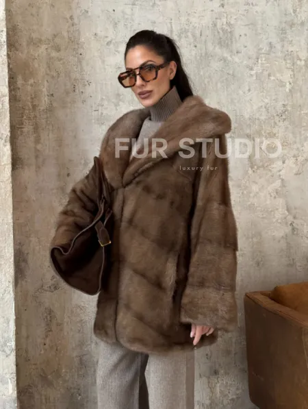 Укороченная норковая шуба с капюшоном из норки - фото 6