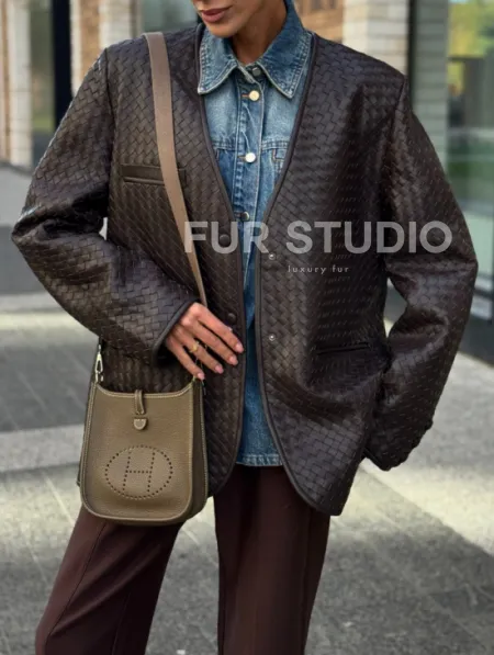 Стильный пиджак из натуральной плетеной кожи - фото 2