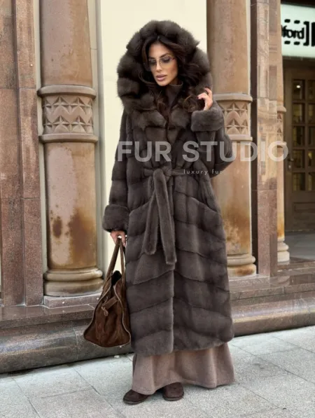 Шуба норковая в цвете мокко с капюшоном куница - фото 10