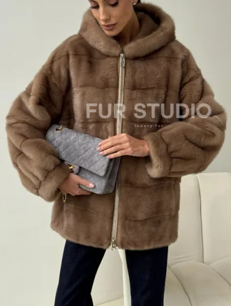 Бежевая норковая куртка с капюшоном - фото 2