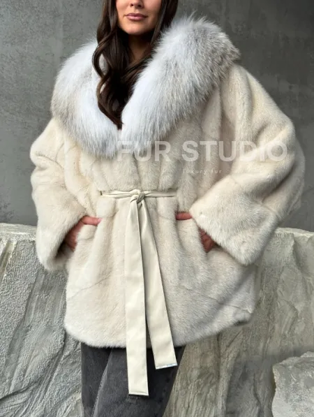 Светлая норковая шуба - летучка с капюшоном - фото 1