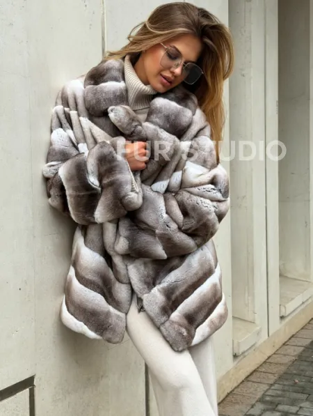 Шуба из меха шиншиллового кролика PREMIUM COLLECTION - фото 3