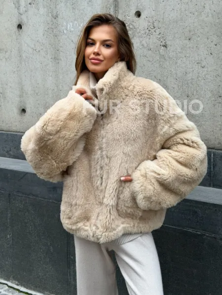 Двухсторонняя короткая дубленка из овчины - фото 8