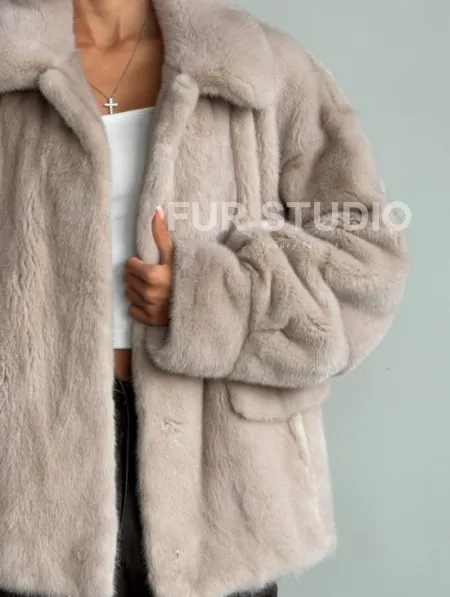 Короткая норковая шуба в цвете нюд - фото 2