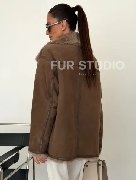 Коричневая замшевая дубленка на мехе тиградо - фото 4