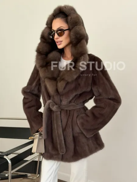 Коричневый норковый полушубок с мехом куницы - фото 7
