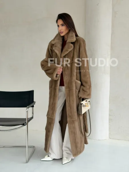 Прямая норковая шуба с меховым поясом - фото 9