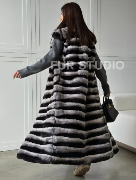 Меховой жилет из шиншиллового кролика - фото 8