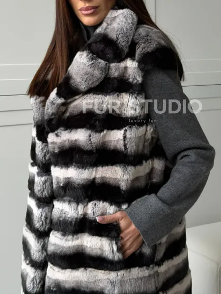 Меховой жилет из шиншиллового кролика - фото 2