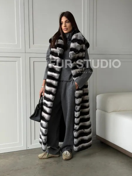 Меховой жилет из шиншиллового кролика - фото 13