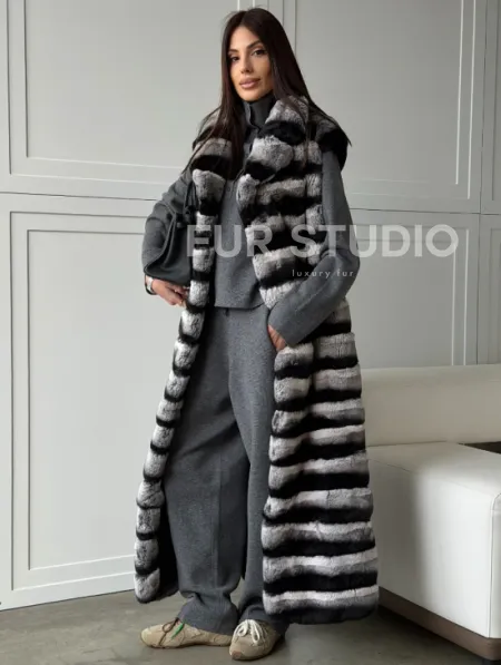 Меховой жилет из шиншиллового кролика - фото 0