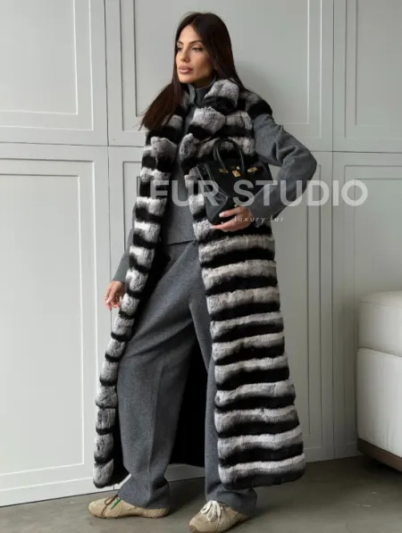 Меховой жилет из шиншиллового кролика - фото 9