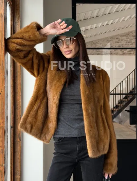 Меховой жакет из золотой норки - фото 30