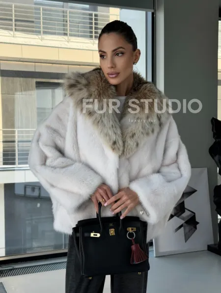 Белое норковое пончо-шуба с капюшоном из рыси - фото 9