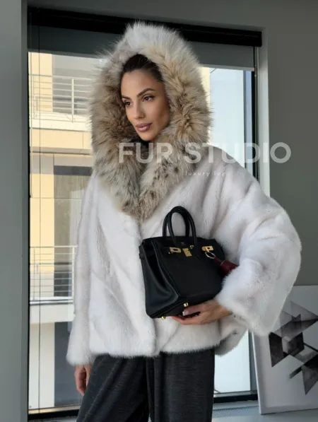 Белое норковое пончо-шуба с капюшоном из рыси - фото 10