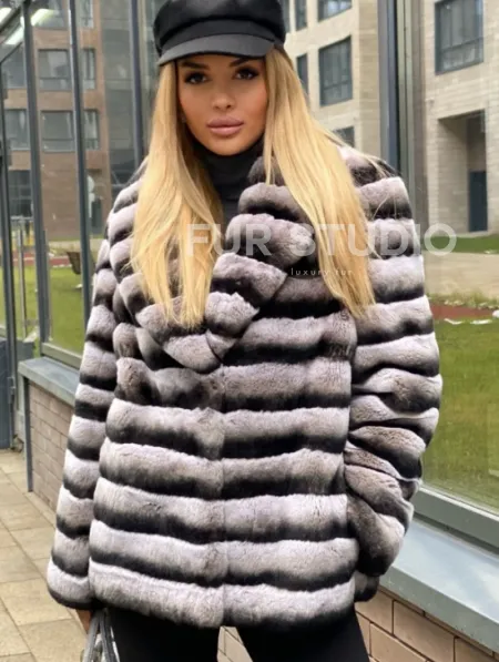 Укороченная шиншилловая шуба из меха орилага - фото 0