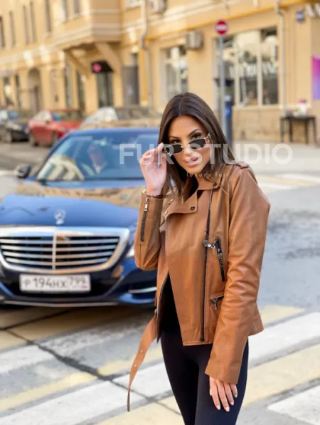 Косуха из натуральной кожи в цвете кэмел - фото 2