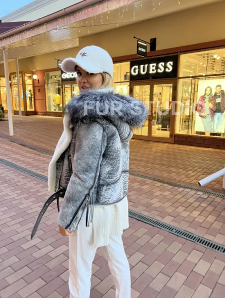 Авиатор из винтажной кожи с меховым капюшоном - фото 4