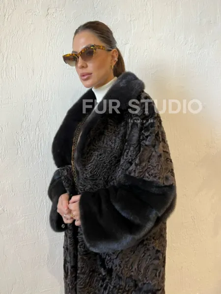 Шуба из каракульчи с отделкой из меха норки - фото 3