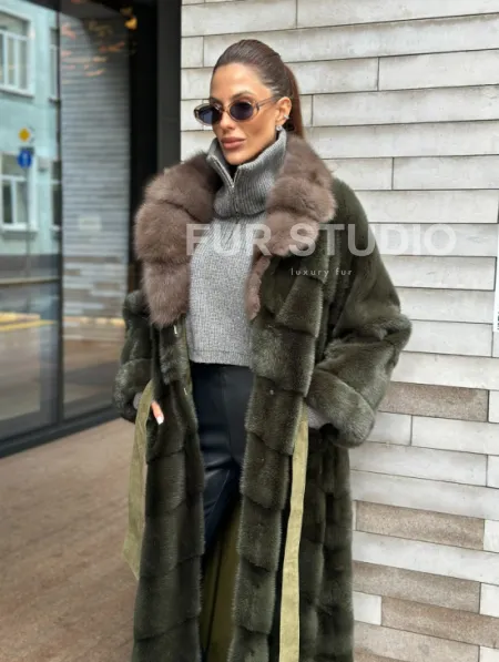 Шуба норковая хаки с воротником из меха куницы - фото 0