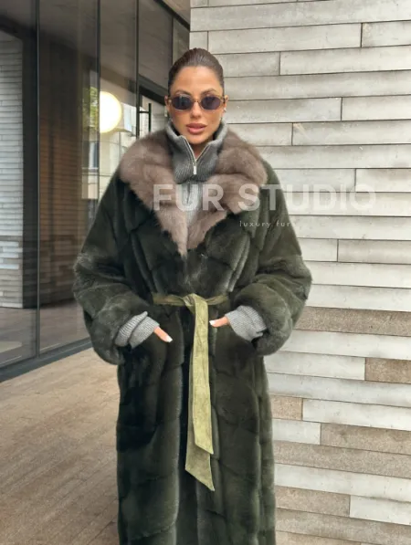 Шуба норковая хаки с воротником из меха куницы - фото 2