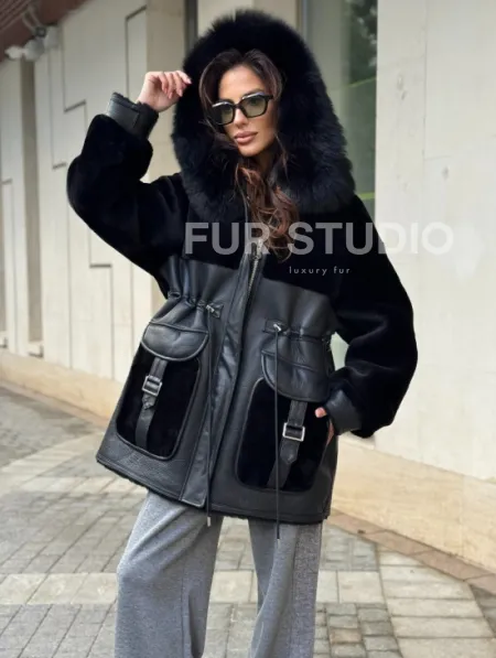 Черная дубленка с капюшоном - фото 3