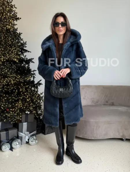 Норковая шуба с капюшоном, паркет - синего цвета - фото 0