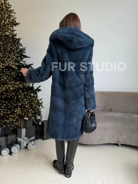 Норковая шуба с капюшоном, паркет - синего цвета - фото 3