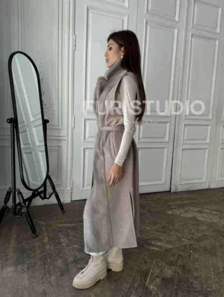 Пальто без рукавов с отделкой из меха норки - фото 6