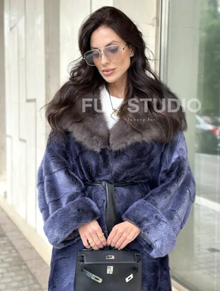 Длинная шуба из норки с капюшоном из куницы - цвет синий графит - фото 3