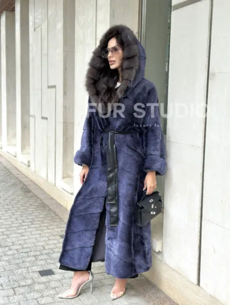 Длинная шуба из норки с капюшоном из куницы - цвет синий графит - фото 11
