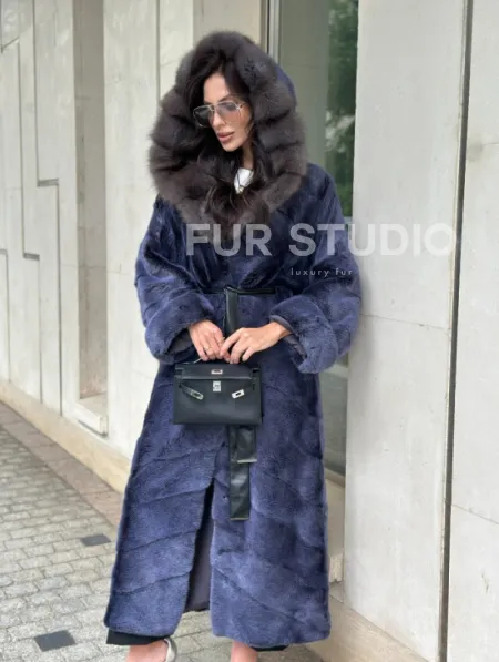 Длинная шуба из норки с капюшоном из куницы - цвет синий графит - фото 4