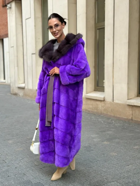 Шуба из аукционной норки с капюшоном из меха куницы - фиолетовый - фото 11
