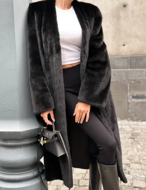 Модная шуба из меха норки Saga furs - фото 1