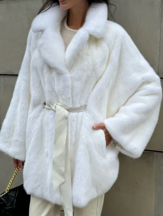 Белая шуба из норки SAGA летучая мышь английский ворот - фото 3