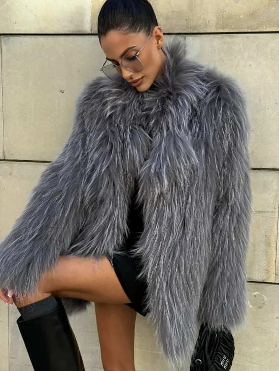 Шуба из меха енота на вязанной основе - фото 3