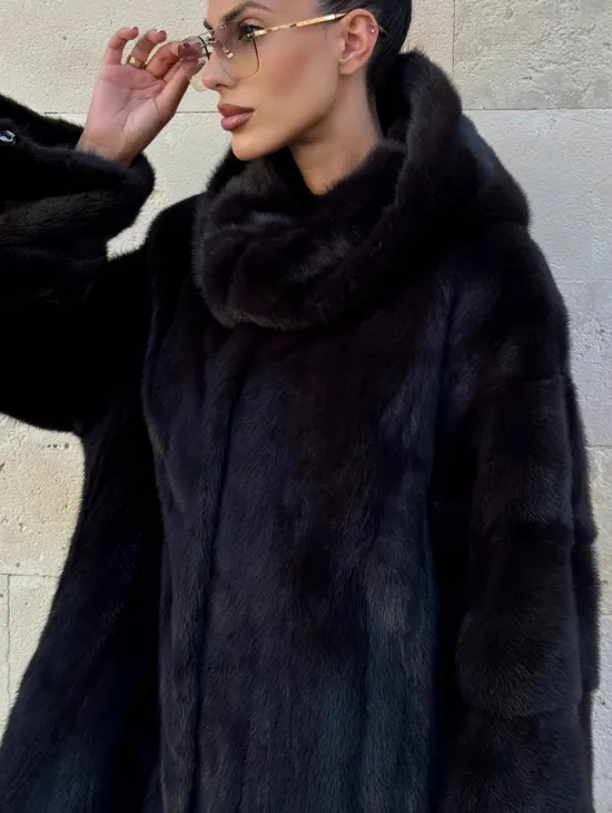 Шуба из аукционной норки с капюшоном роспуск - цвет уголь - фото 2
