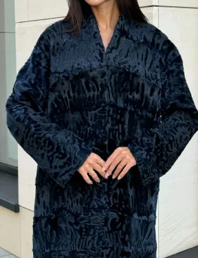 Пальто из меха каракуля с V-образным воротником, цвет Indigo Blue - фото 1