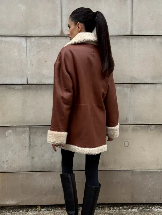 Двусторонняя женская дубленка из натуральной кожи с воротником шаль, на пуговицах - фото 11