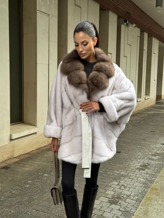 Шуба Oversize из норки с потайным поясом и английским воротником из меха куницы - фото 11