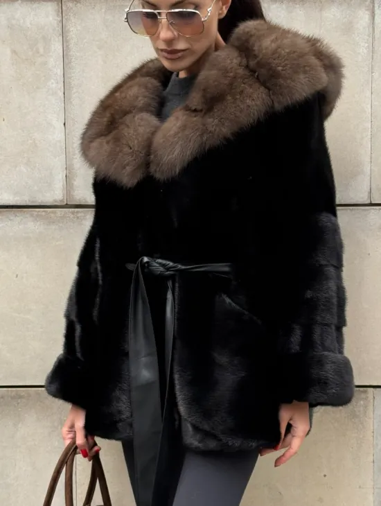 Шуба автоледи из норки Black с потайным поясом и капюшоном из меха куницы - фото 3