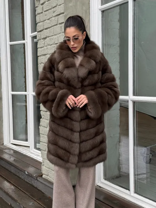 Шуба из меха куницы средней длины цвет темный соболь - фото 10