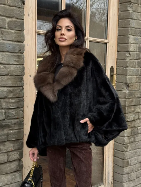 Шуба - пончо из аукционной норки Black с воротником из куницы - фото 5