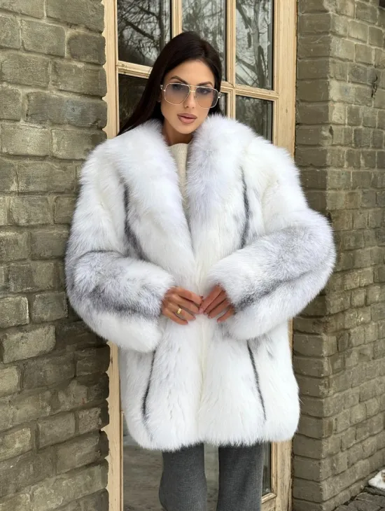 Шуба из меха белой крестовой лисы с воротником шаль, цельные пластины - фото 11