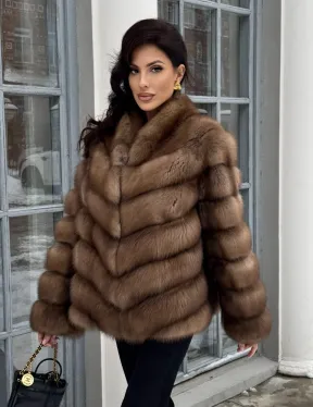 Шуба из меха куницы с V-образным воротником - фото 0