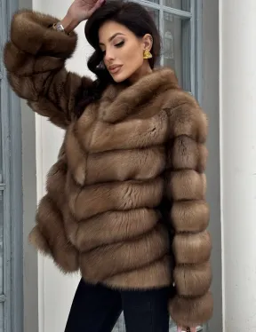 Шуба из меха куницы с V-образным воротником - фото 2