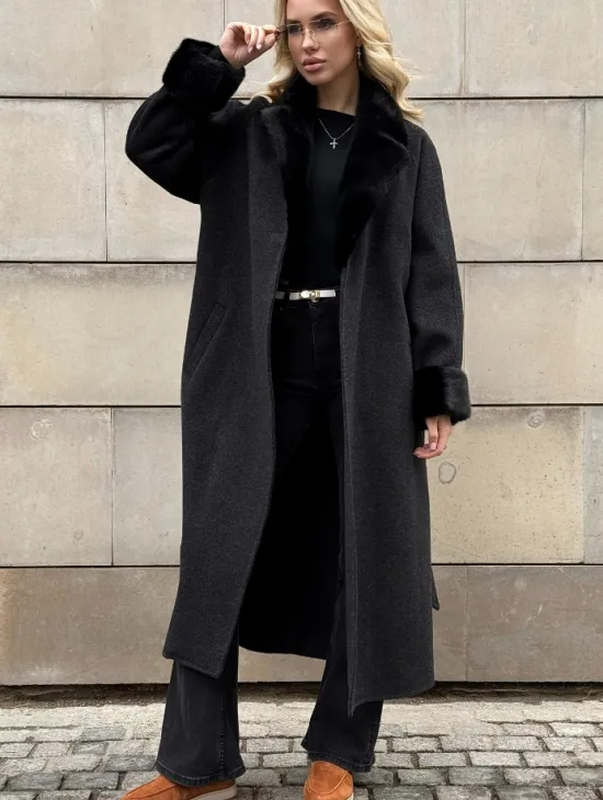 Женское демисезонное шерстяное пальто-халат с отделкой из меха норки - фото 4