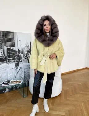 Норковое пончо с капюшоном из меха куницы - фото 2